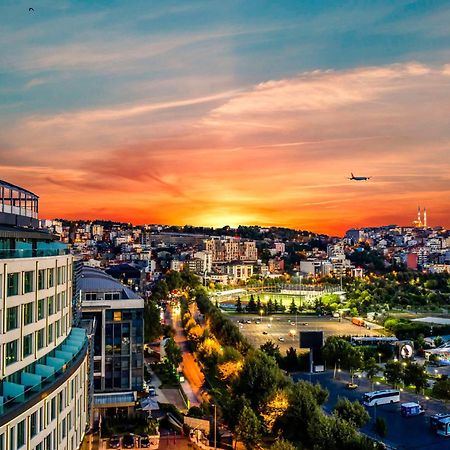 Clarion Hotel Golden Horn Estambul Exterior foto Sunset over the city
