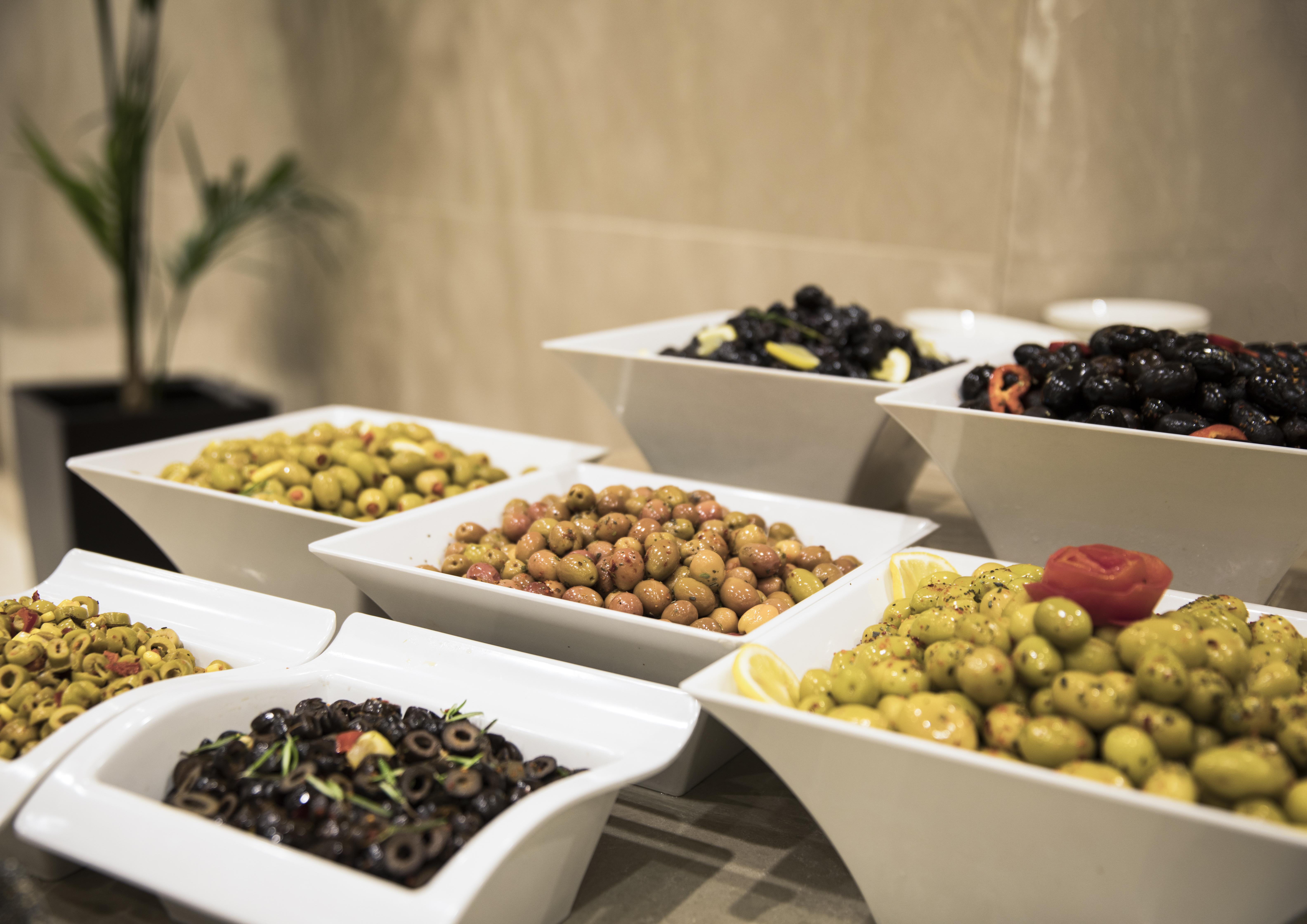 Clarion Hotel Golden Horn Estambul Exterior foto A selection of olives