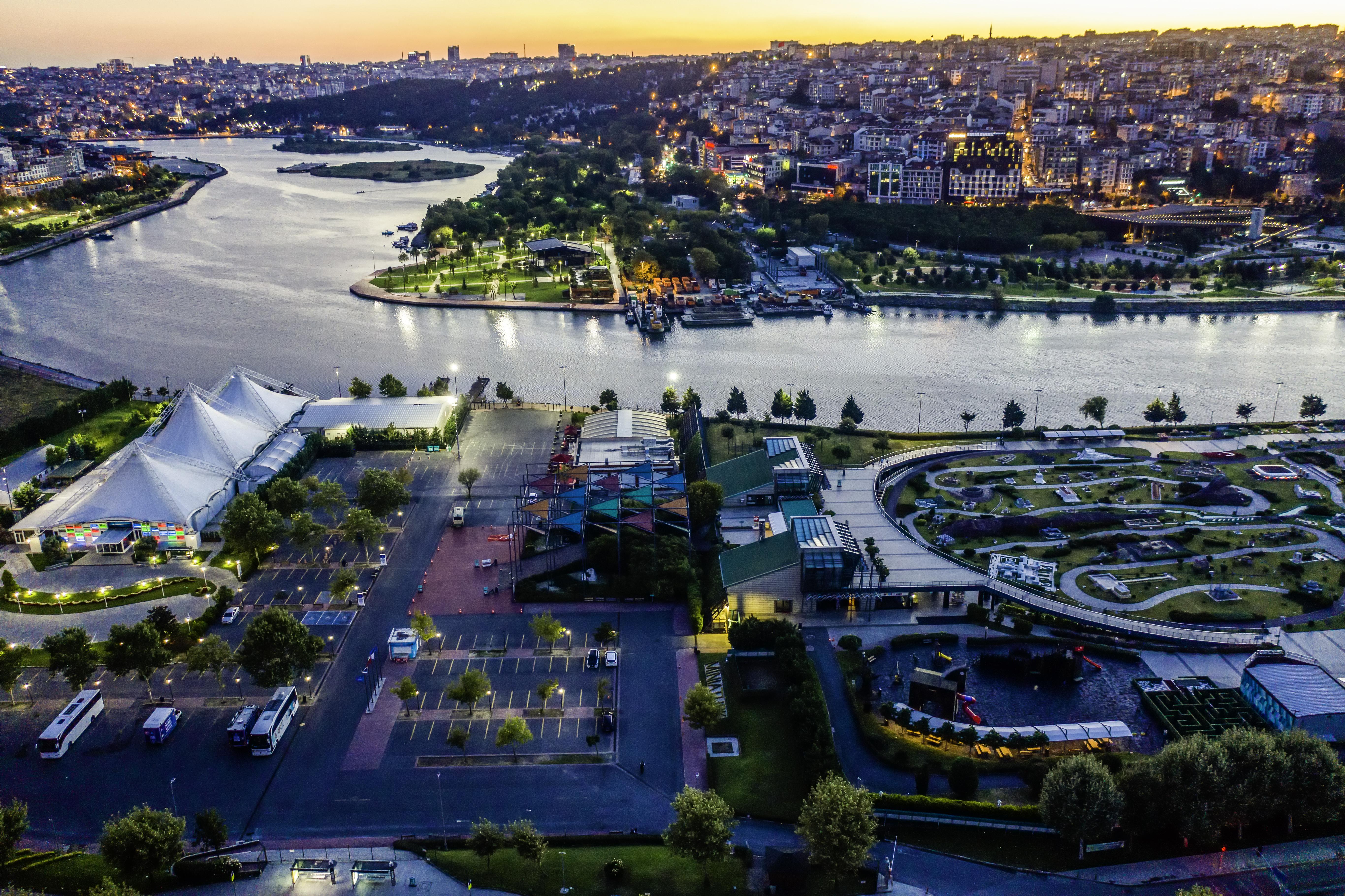 Clarion Hotel Golden Horn Estambul Exterior foto Aerial view of the Perth Convention and Exhibition Centre