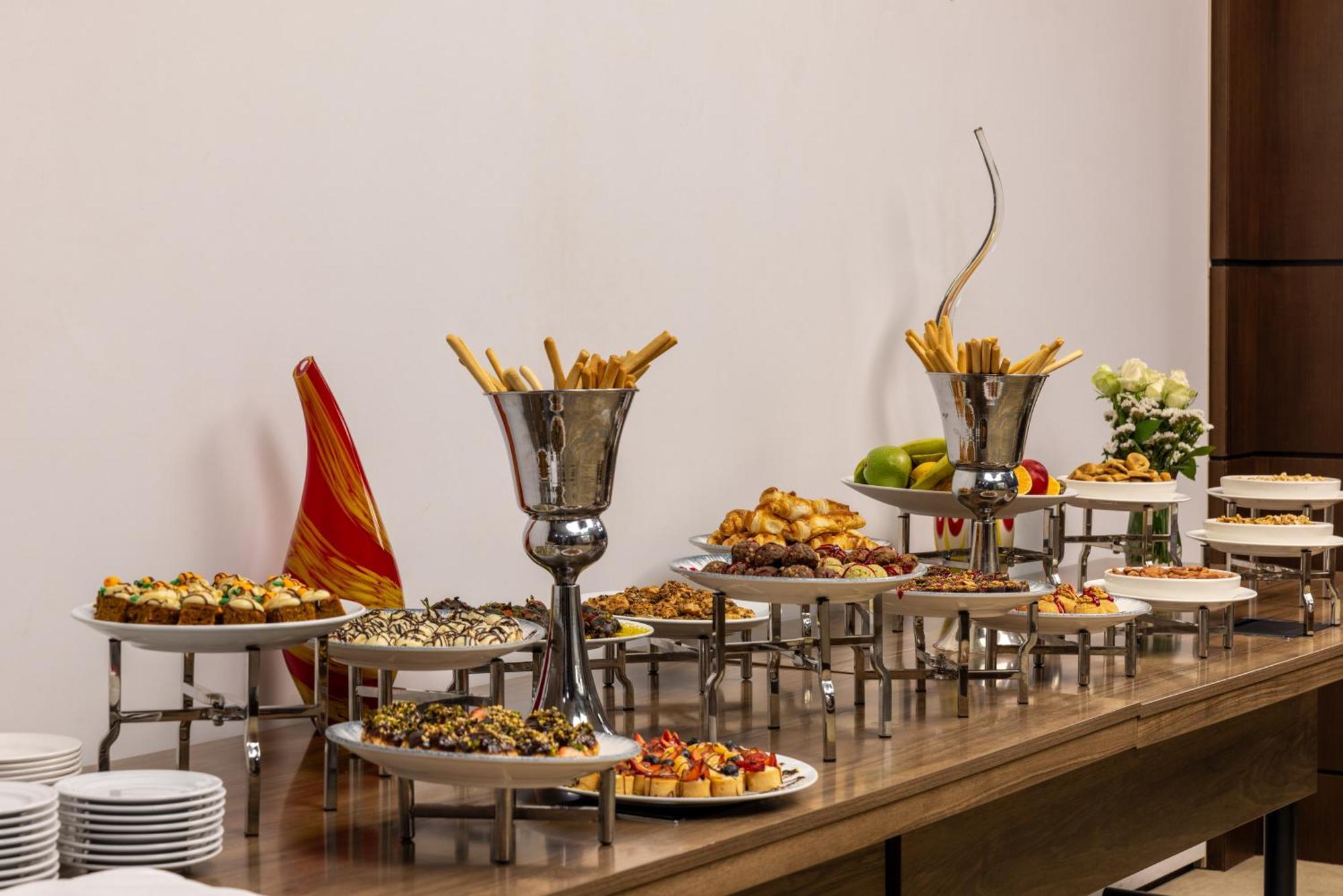 Clarion Hotel Golden Horn Estambul Exterior foto A buffet