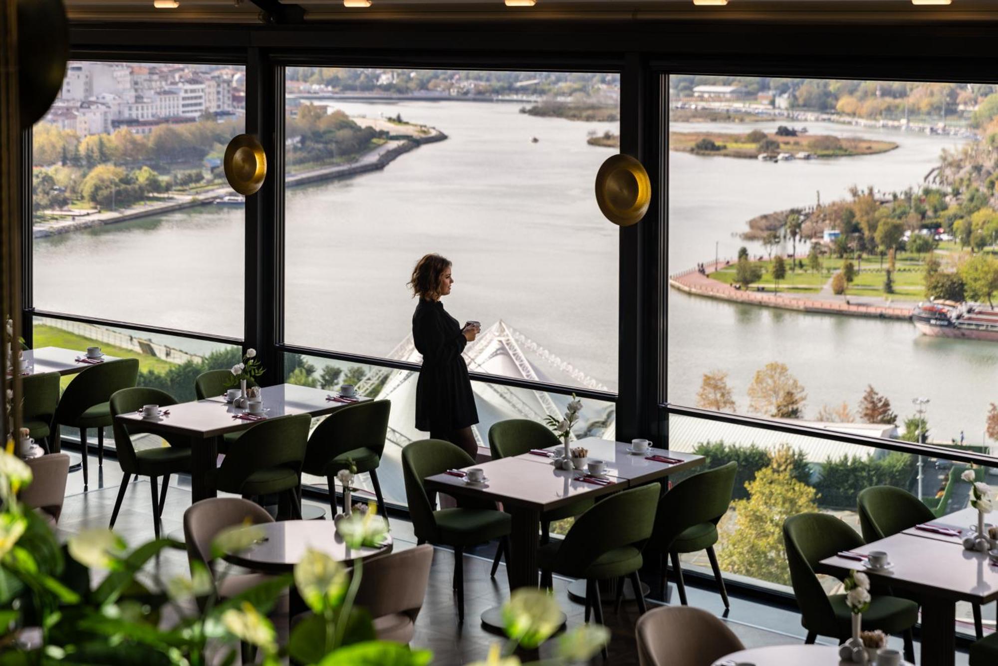 Clarion Hotel Golden Horn Estambul Exterior foto The River Restaurant