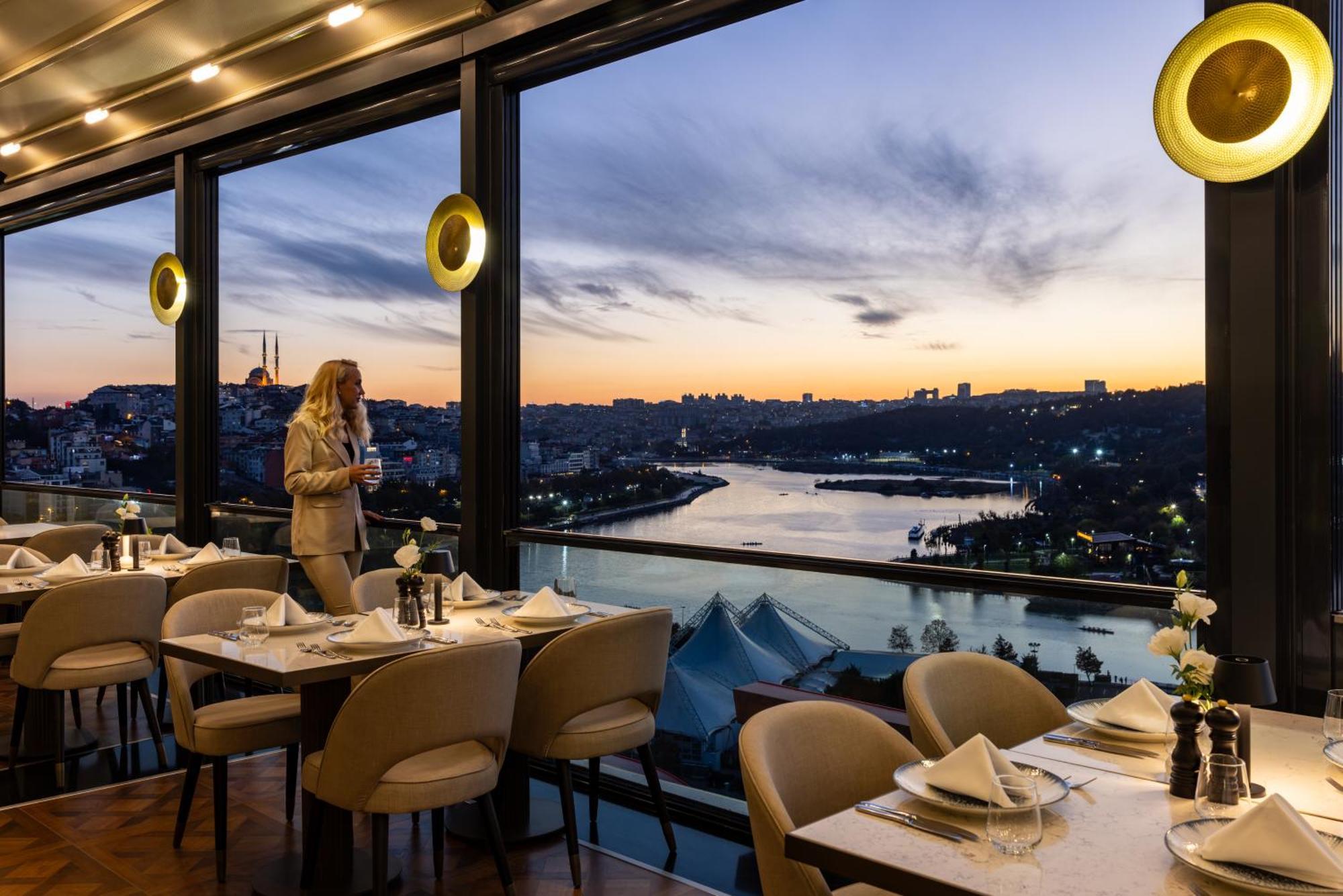 Clarion Hotel Golden Horn Estambul Exterior foto Skyline