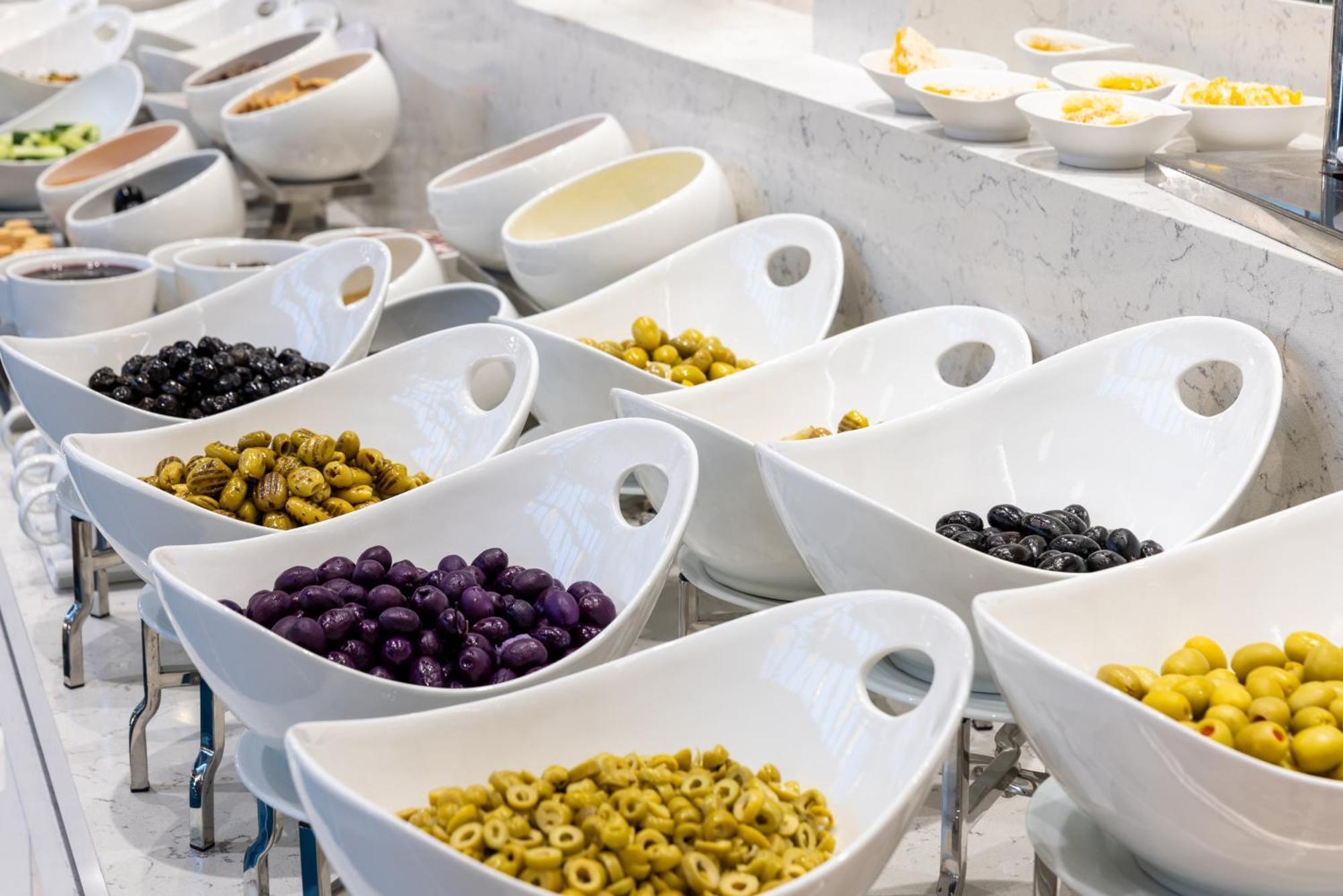 Clarion Hotel Golden Horn Estambul Exterior foto Olives