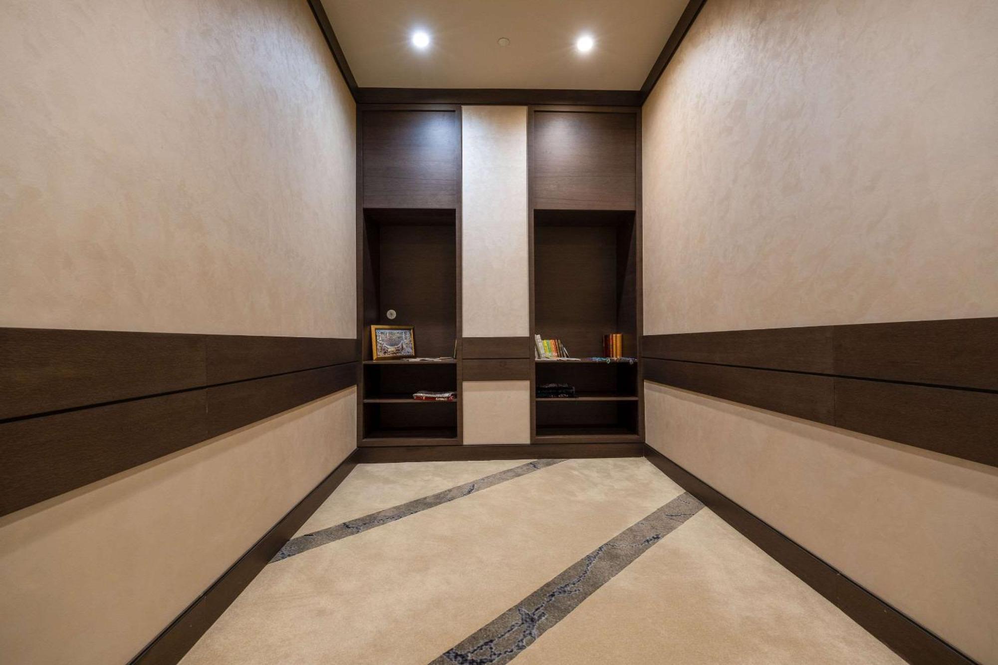 Clarion Hotel Golden Horn Estambul Exterior foto Interior of the elevator